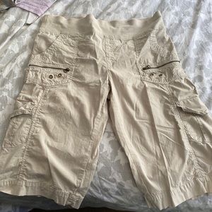Long cargo shorts with zipper detail